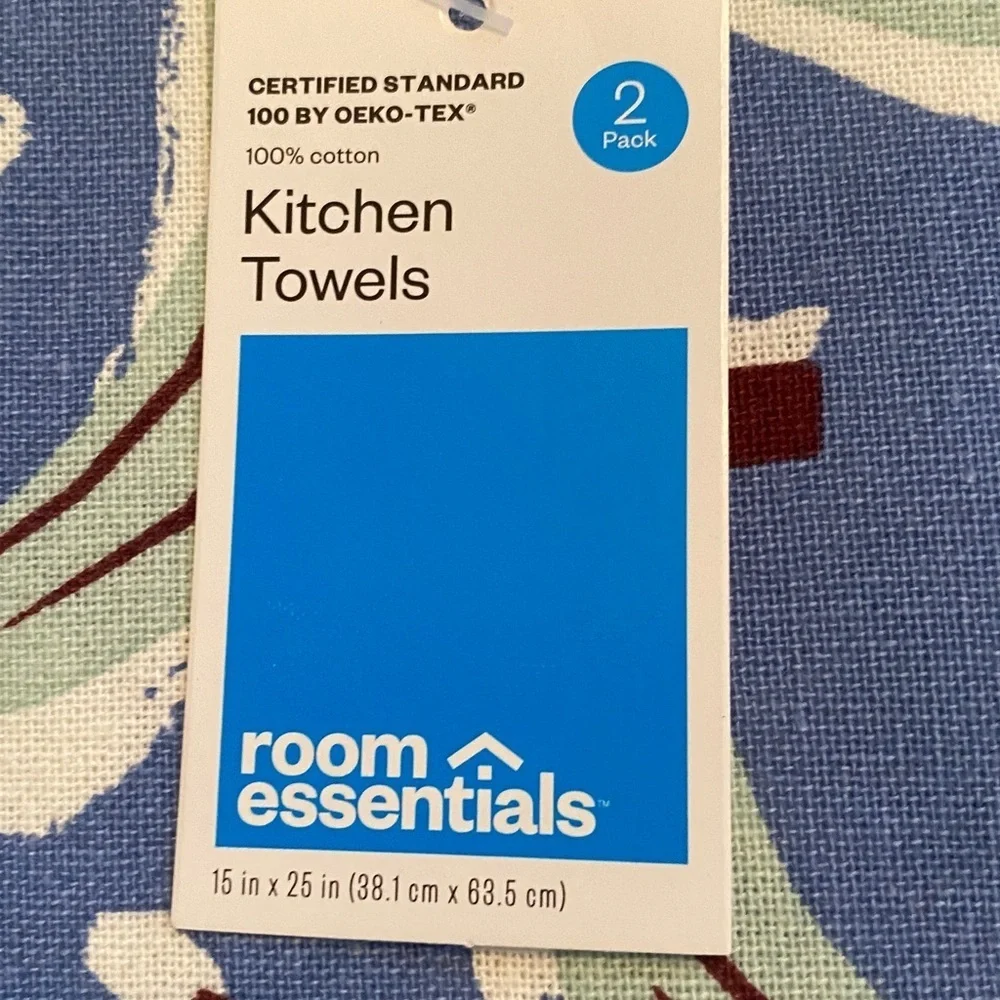 Room Essentials Blue & Maroon Kitchen Towels. Total of 6. NWT. And 2 oven mitts